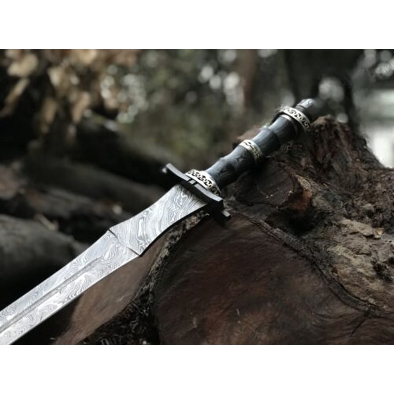 A-Viking-Battle-Ready-Damascus-Steel-Sword-Hand-Forged-Damascus-Steel-Viking-Sword-BladeMaster (6).jpg