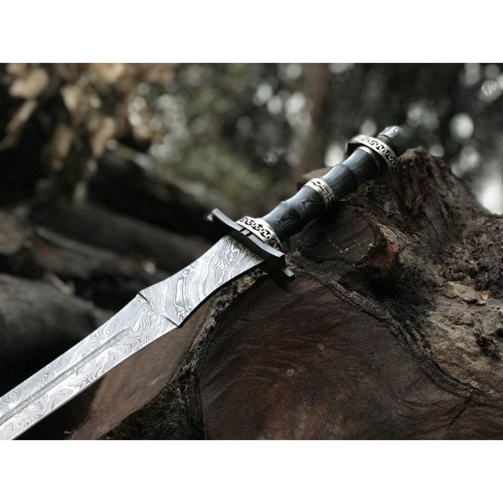 A-Viking-Battle-Ready-Damascus-Steel-Sword-Hand-Forged-Damascus-Steel-Viking-Sword-BladeMaster (4).jpg
