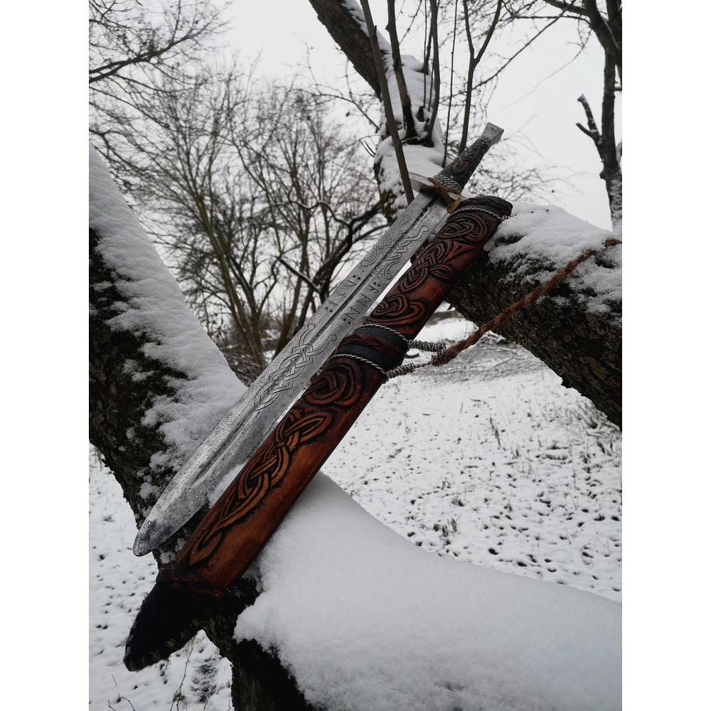 Unlocking_the_Power_of_the_Medieval_Viking_Sword_A_Comprehensive_Guide_to_Viking_Swords_and_Their_Fascinating_History (4).jpg