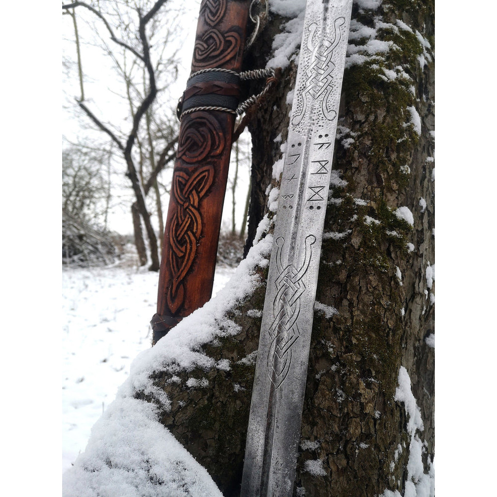 Unlocking_the_Power_of_the_Medieval_Viking_Sword_A_Comprehensive_Guide_to_Viking_Swords_and_Their_Fascinating_History (7).jpg