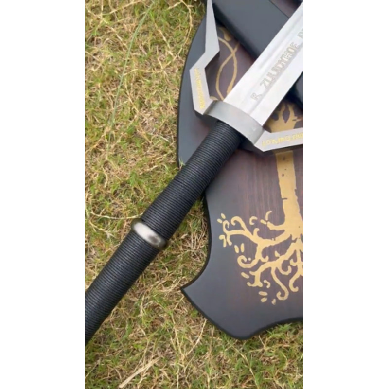 Handcrafted_Silver_Rune_Replica_The_Continent's_Most_Coveted_SwordSilver_Rune_Sword_of_Rivia-_BladeMaster (20).png