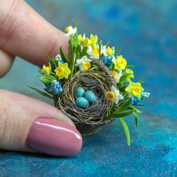 Miniature Basket with Nest, Daffodils, and Grape Hyacinths | Dollhouse miniatures