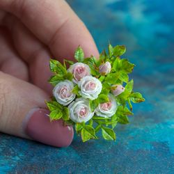 Miniature Roses in a Ceramic Pot 1 | Dollhouse miniatures