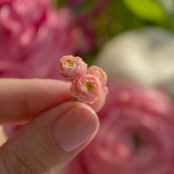 TUTORIAL Miniature ranunculus with air dry clay | Dollhouse miniatures | Miniature plant tutorial