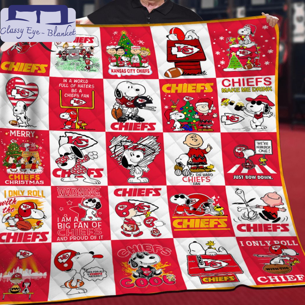 Snoopy I Only Roll With The Chiefs Merry Chiefs Christmas Fleece Blanket - Torunstyle.jpg