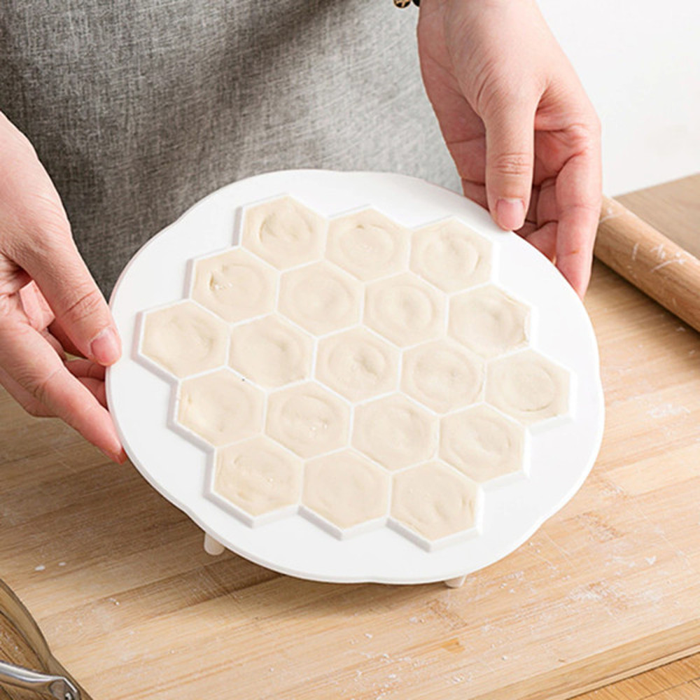 19-Hole Ravioli Maker Mold Tray (6).jpg