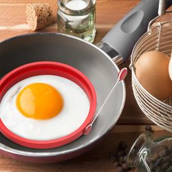 4 round silicone egg rings for cooking eggs