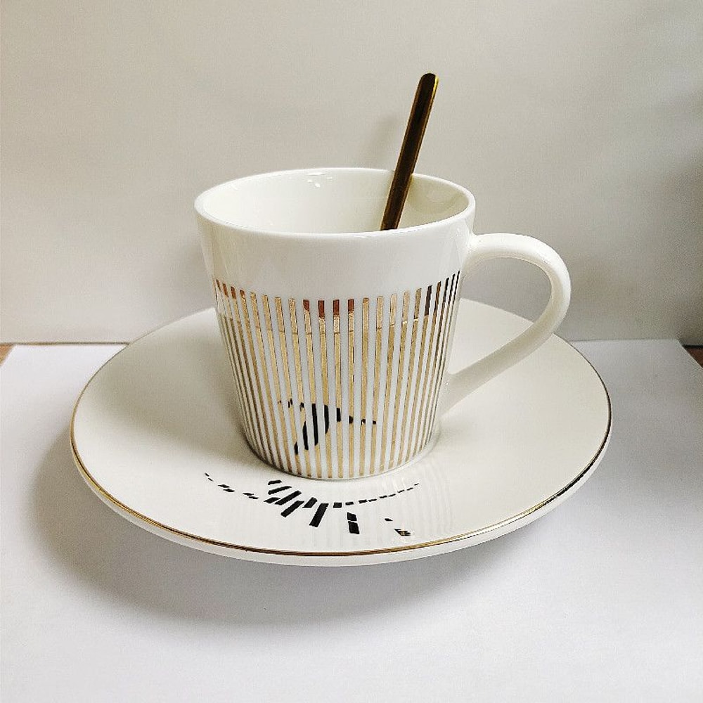 Elegant Looking Anamorphic Cup And Saucer For Tea Time 7