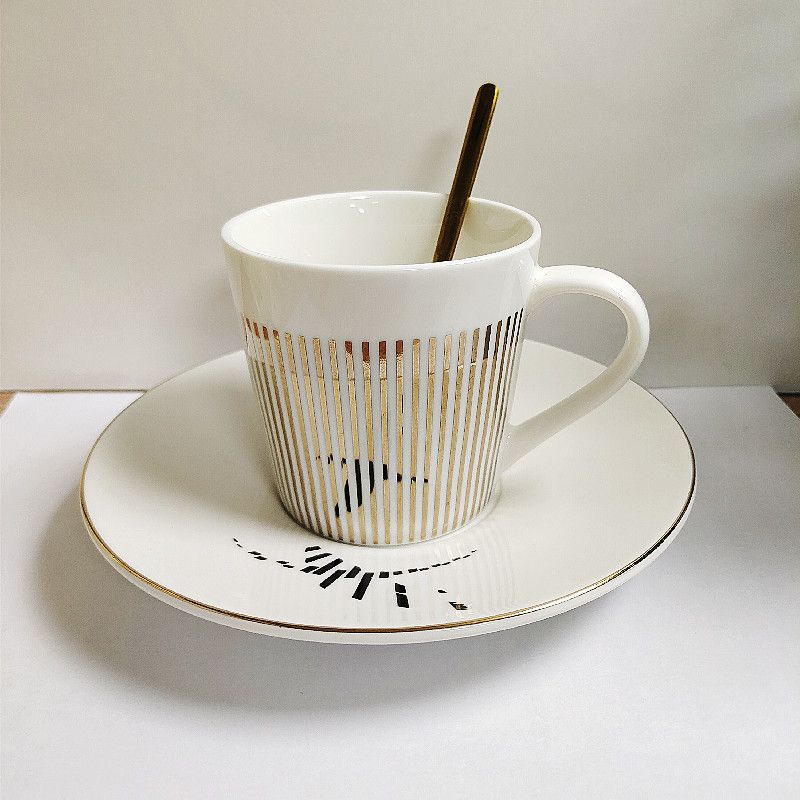 Elegant Looking Anamorphic Cup And Saucer For Tea Time 7