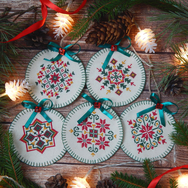 Christmas_ornaments_cross_stitch.JPG