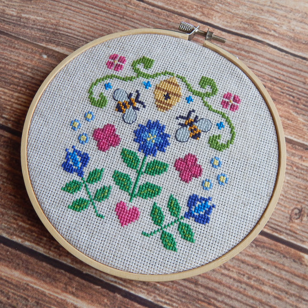 Flowers_and_bees_cross_stitch.JPG