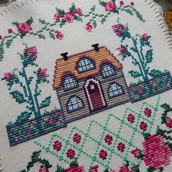roses-Cottage_cross stitch_pattern.JPG