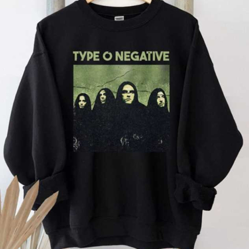 MR7112023111425retrotypeonegativeshirtbloodykissestypeonegativeimage1jpg