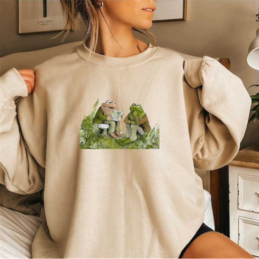 MR12102023144910vintageclassicbooksweatshirtfrogandtoadcrewneckimage1jpg