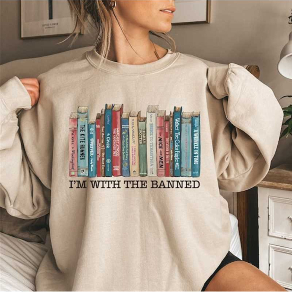 MR1010202311464imwiththebannedsweatshirtbannedbooksshirtreadingimage1jpg