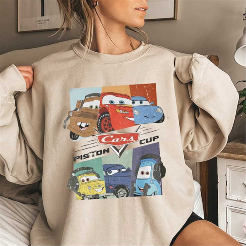 MR9102023172353vintagedisneysweatshirtlightningmcqueenandfriendsimage1jpg