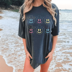 howdy cowboy tee, retro cowboy tee, rodeo t shirt , boho tee, vintage inspired cotton t-shirt, unisex tee, comfort color