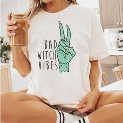 witch tee, bad witch vibes vintage style halloween, graphic tee, comfort colors vintage, comfort colors t-shirt, oversiz
