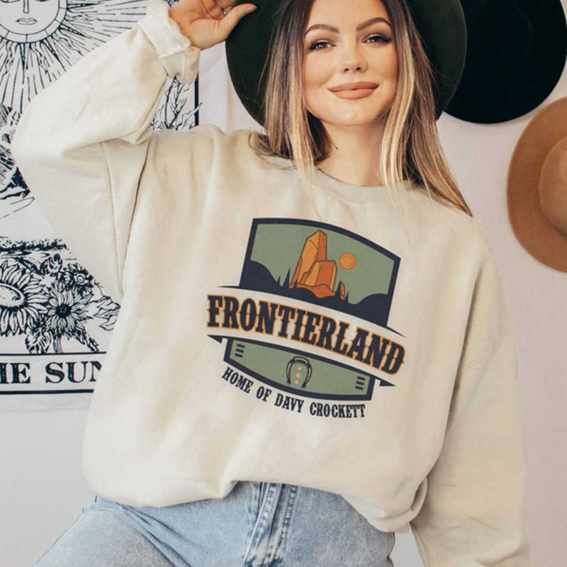 MR1582023172828frontierlandhomeofdavycrockettdisneyinspiredpulloverimage1jpg