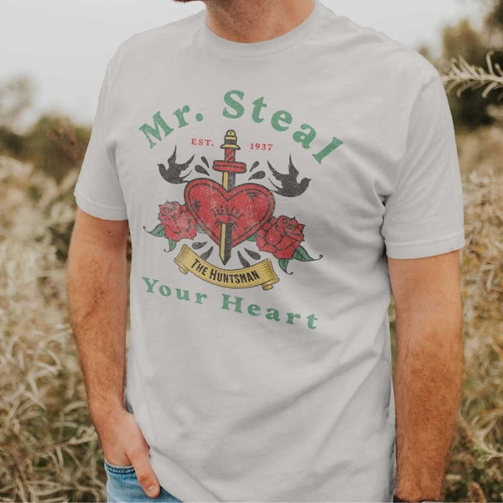 MR1582023111230mrstealyourheartheartanddaggerboxsnowwhiteimage1jpg