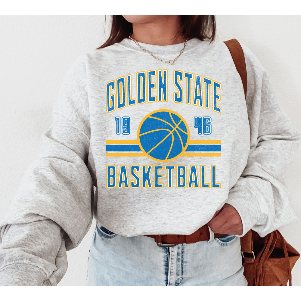 Golden State Warriors Sweatshirt Crewneck, Trendy Vintage Style NBA Basketball Shirt for Game Day Tailgating, Mens Womens Sweatshirt, Gift.jpg