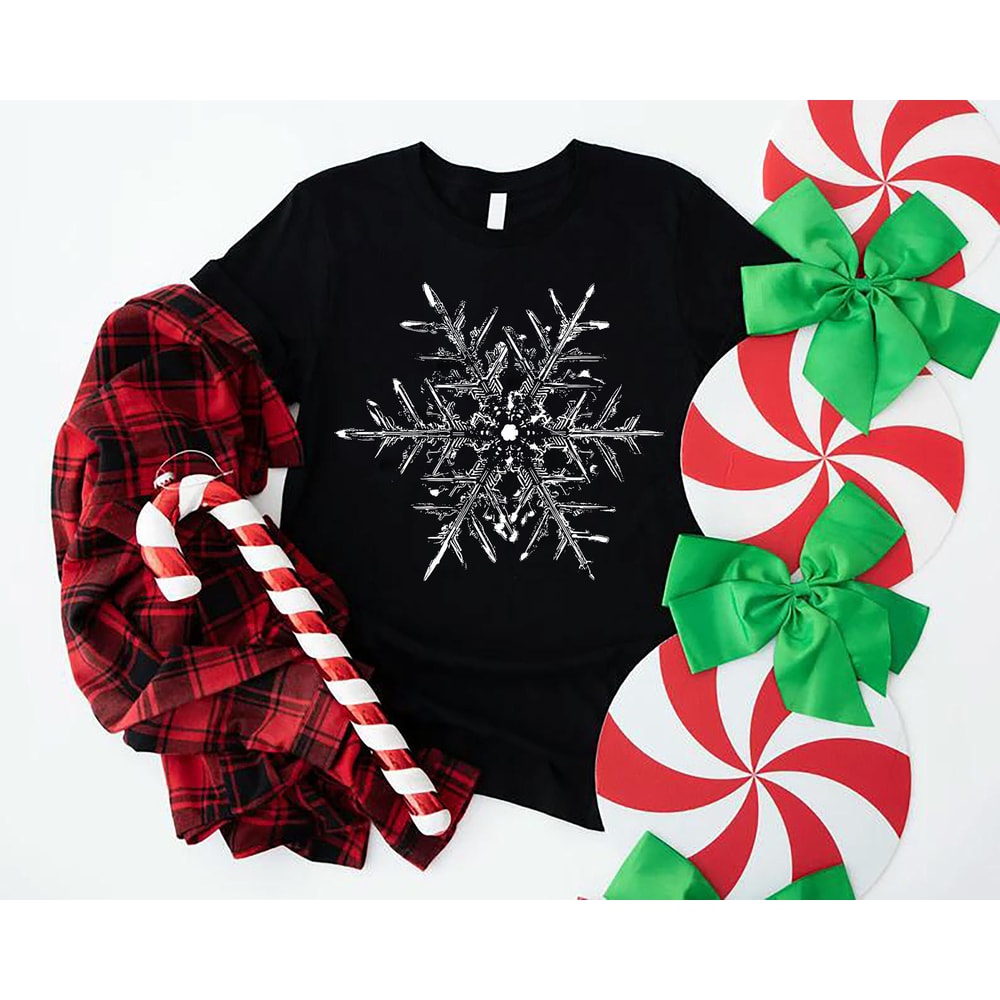 Snowflake Christmas Tshirt, Holiday Party Shirt, Womens Christmas Gift, Snowflake Winter Outfits, mas Holiday 2023 Tees, Snowflake T-Shirt.jpg