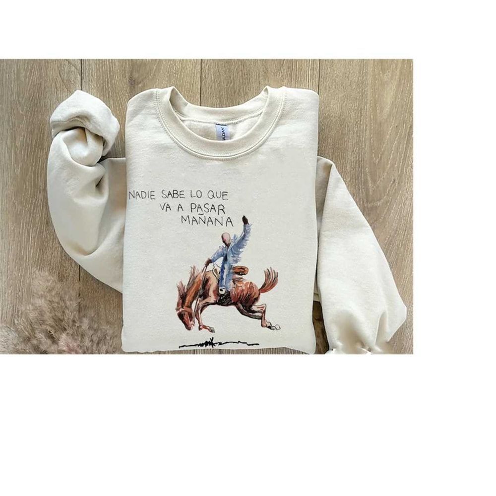 MR-2911202311037-bad-bunny-sweatshirt-nadie-sabe-lo-que-va-pasar-manana-image-1.jpg