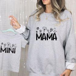 mommy and me sweatshirt set, matching mommy and me outfits, women's fashion, mother-daughter hoodie, new mommy gift, gif
