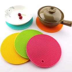 round 18/14cm heat resistant silicone coasters: non-slip drink mat & pot holder for kitchen tables - shop onderzetters n