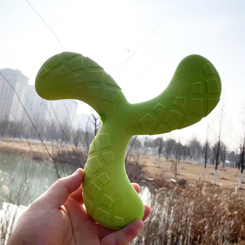 Floating Dog Toy Squeaky Dog Boomerang Toy For Water Fetch And Training 2