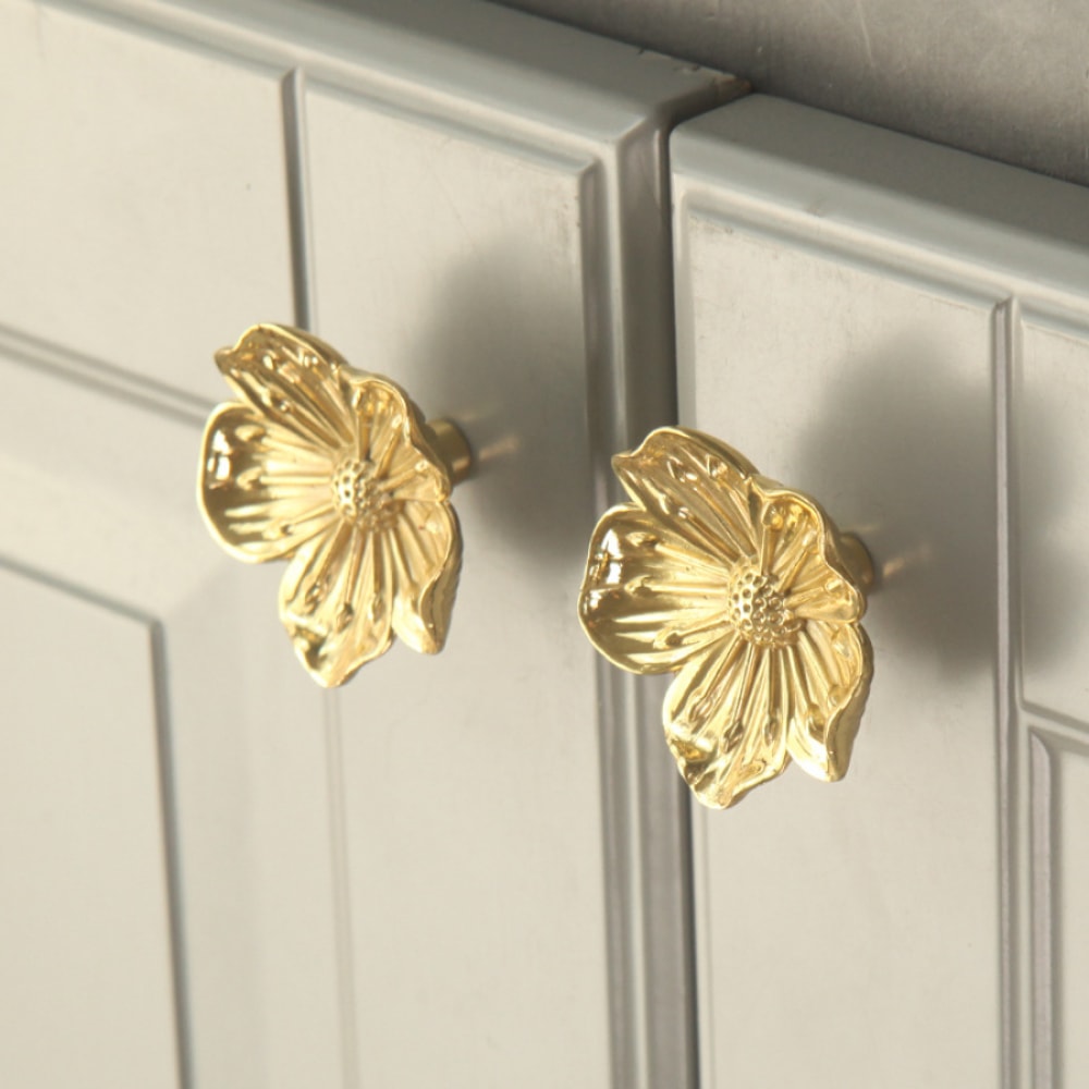 Elegant Flower Cabinet Knobs in Brass for Dressers, Wardrobes and Cabinets