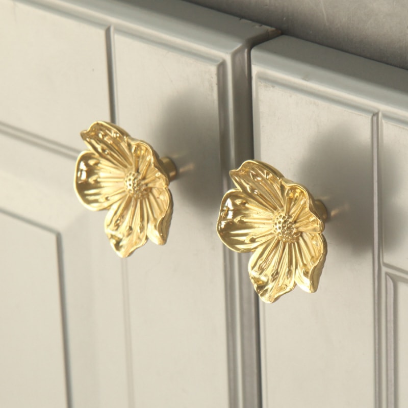 Elegant Flower Cabinet Knobs in Brass for Dressers, Wardrobes and Cabinets