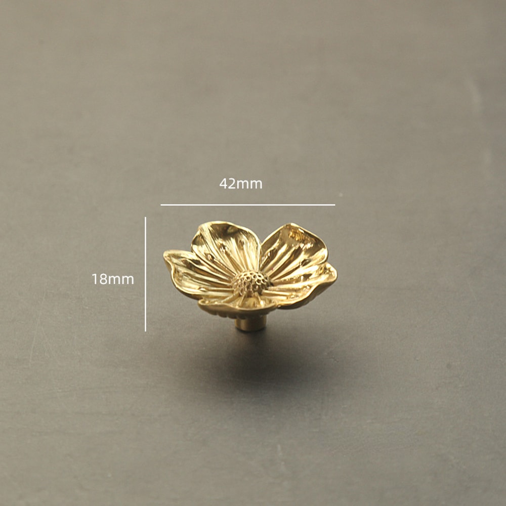 Elegant Flower Cabinet Knobs in Brass for Dressers, Wardrobes and Cabinets
