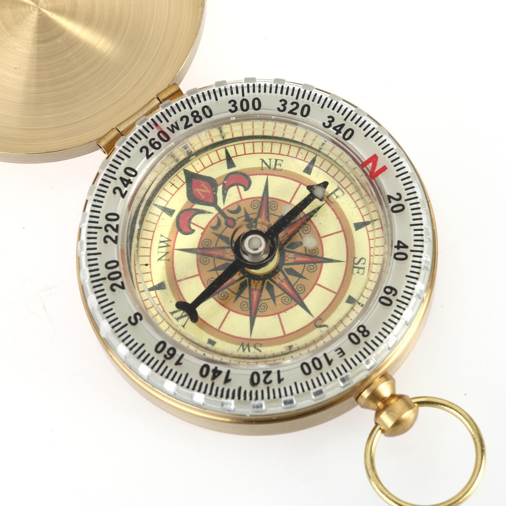 Vintage Portable Compass with Metal Flip Cover Outdoor Navigation Tool