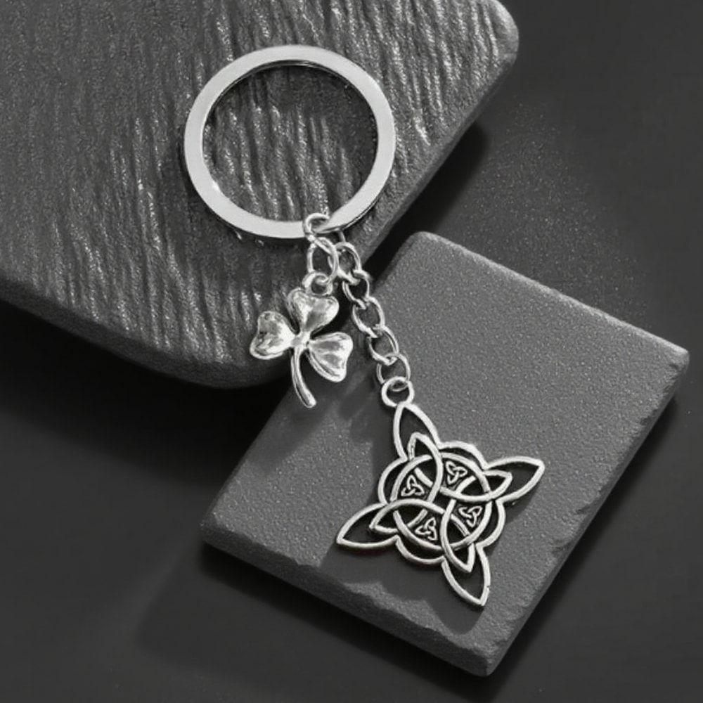 Celtic Trinity Knot Keychain Pendant Double Protection Witchcraft Jewelry
