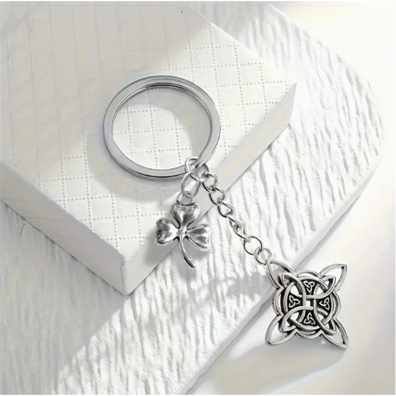 Celtic Trinity Knot Keychain Pendant Double Protection Witchcraft Jewelry