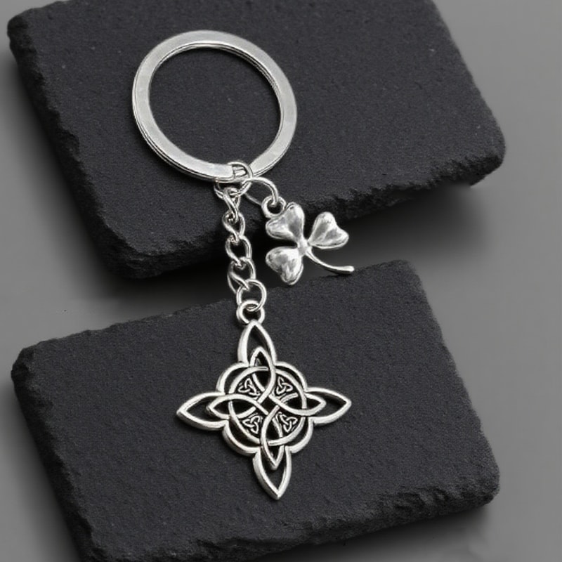 Celtic Trinity Knot Keychain Pendant Double Protection Witchcraft Jewelry