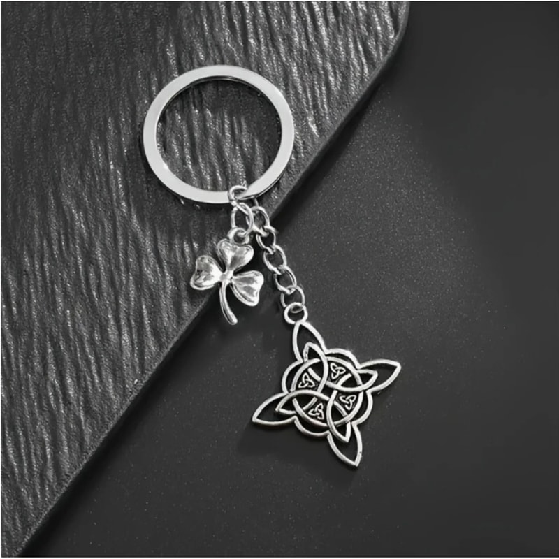 Celtic Trinity Knot Keychain Pendant Double Protection Witchcraft Jewelry