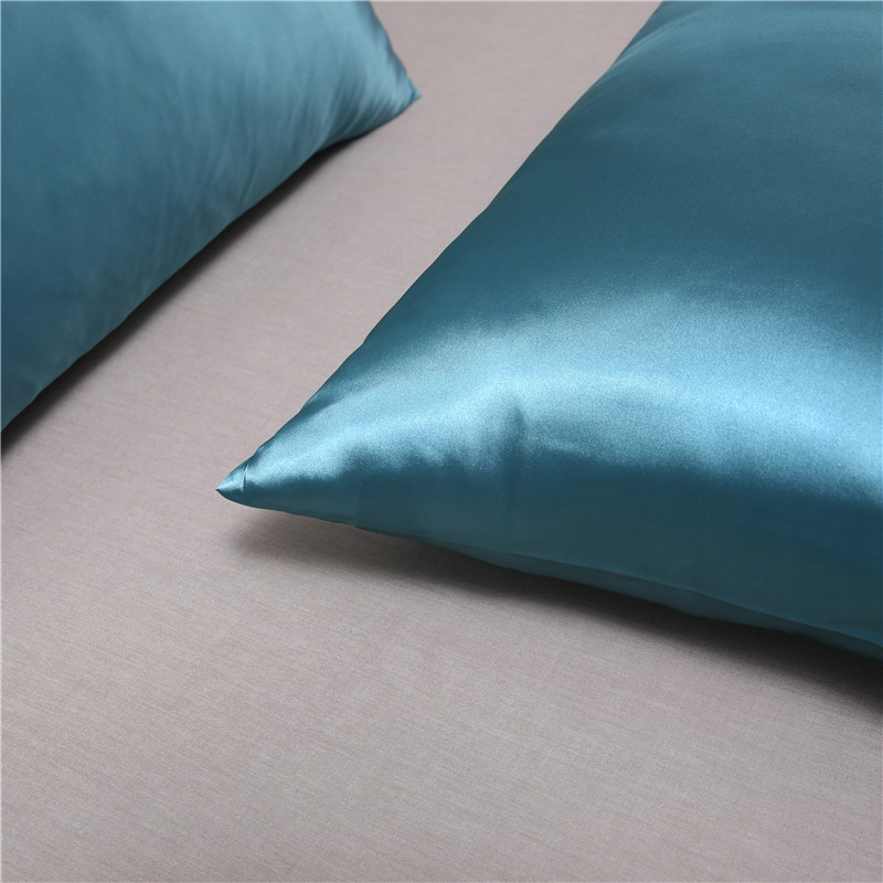 Silky Smooth Satin Pillowcase for Hair & Skin – Luxurious Silk Pillow Cover for Beauty Sleep