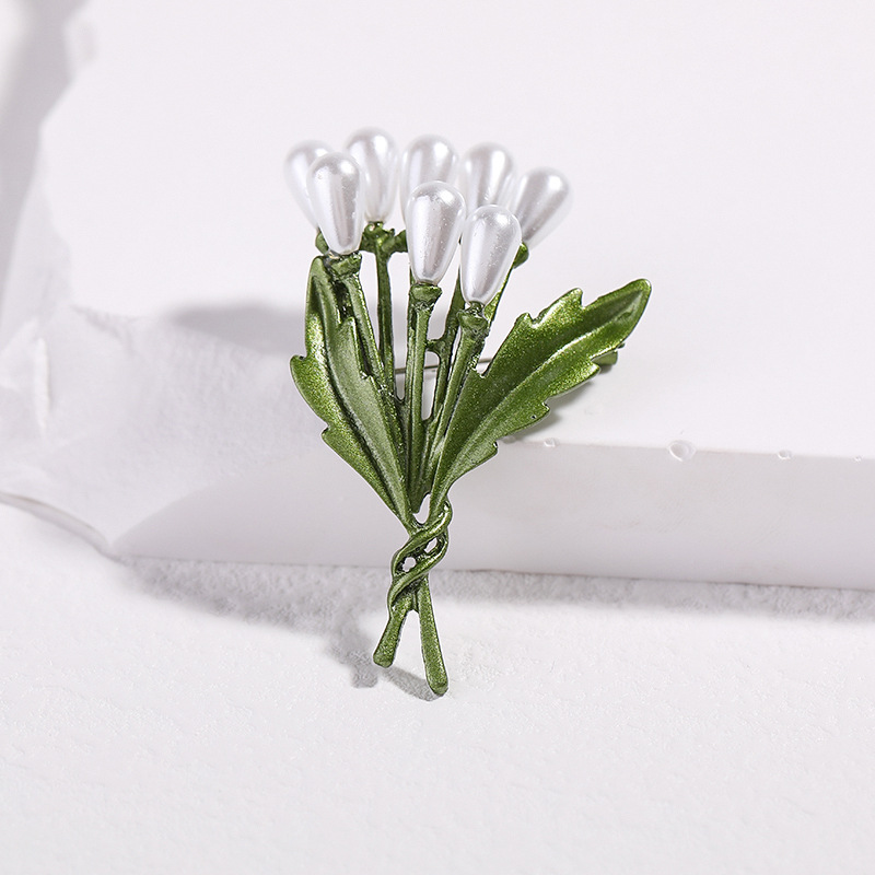 Vintage Enamel Brooch Pin for Women, Elegant Floral Pearl & Crystal Diamond Corsage for Weddings, Parties & Special