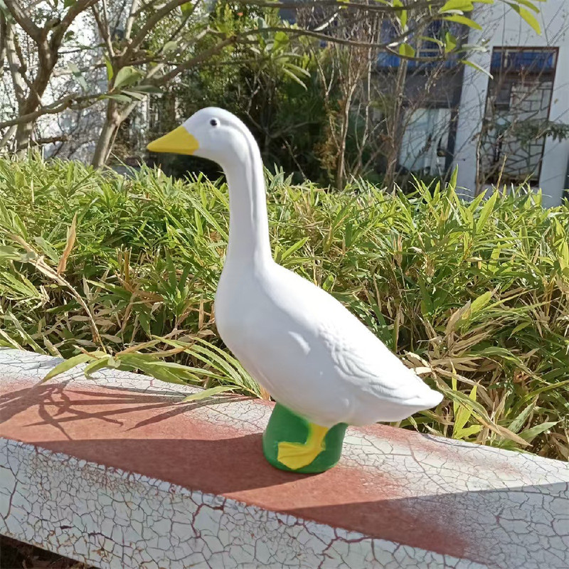 1Pcs Resin Goose Sculpture – Lifelike Goose Figurine for Home & Garden Decor, Office Desk Decoration, and Outdoor Tool R