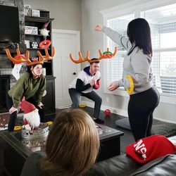 Christmas Inflatable Reindeer Antler Ring Toss Game - Party Decor Supplies for Birthday & Family Christmas Celebrations