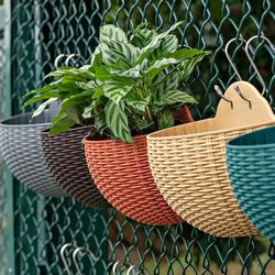 Wall-mounted Plastic Flower Pot: Stylish Outdoor Garden Decor