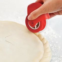 kitchen baking tool: pastry rolling wheel decorator for dough cutting