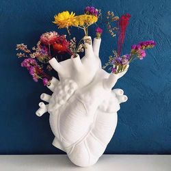 Creative Anatomical Heart Vase: Resin Flower Pot, Heart Shape Countertop Ornament - Table Desk Flower Vase Decor