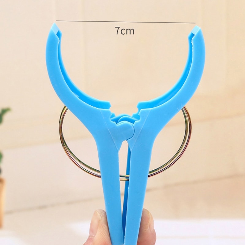 Heavy Duty Beach Towel Clips For Lounger Strong Plastic Laundry Pegs Set 2