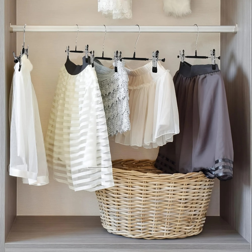 Non Slip Drying Hangers Thick Seamless Plastic Clothes Hangers For Home And Dorm 2