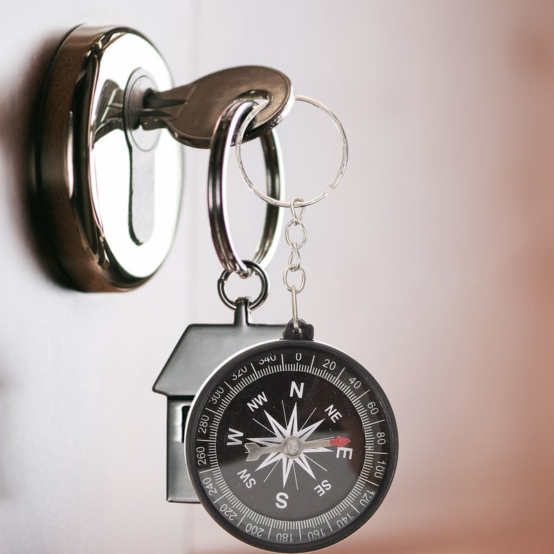 Pirate Compass Keychain Vintage Adventure Keyring Gift for Kids and Party Favors