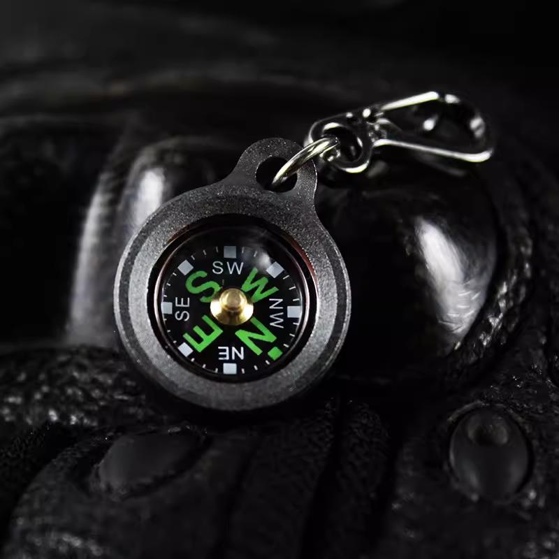 Mini Portable Compass Keychain Aluminum Alloy Hiking Survival Navigation Tool 2