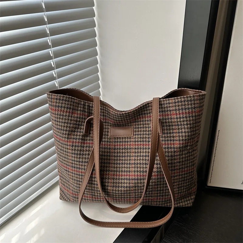 Large Capacity Canvas Tote Bag Stylish Soft Bucket Shoulder Commuter Bag for Women